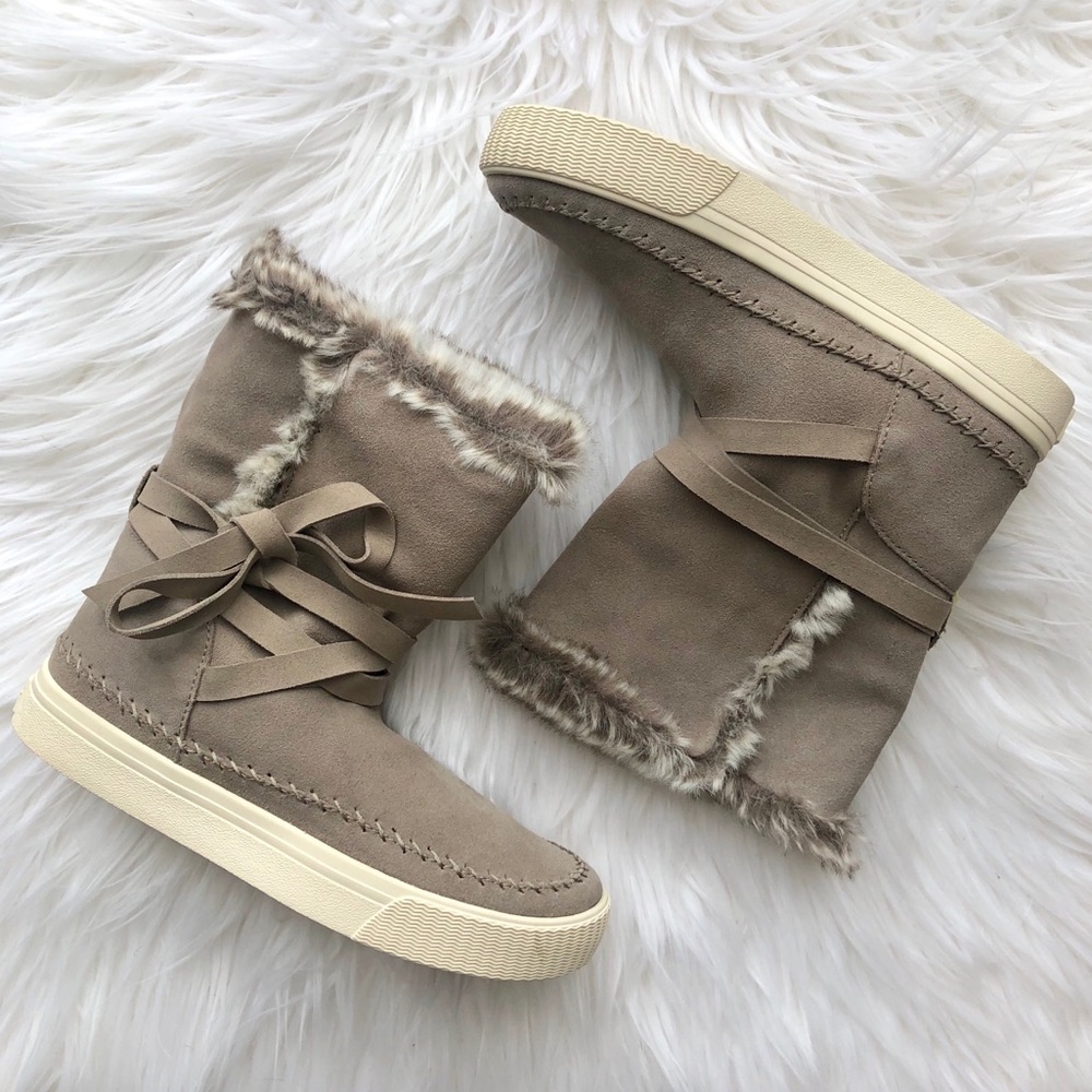 [ nib ] TOMS Vista Faux Fur Suede Booties - Picture 4 of 7